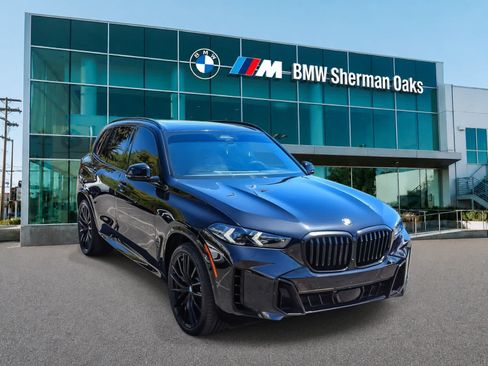 Used 2024 BMW X5 xDrive40i w/ M Sport Package AWD/4WD image 3