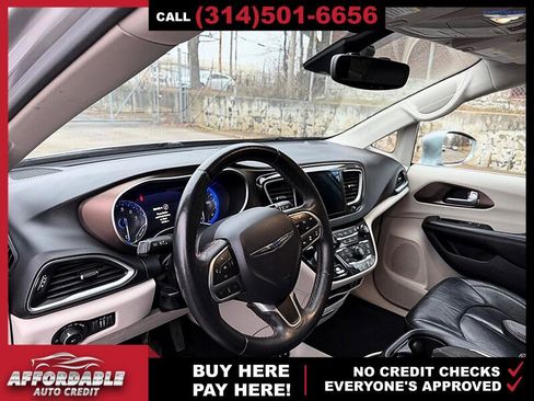 Used 2017 Chrysler Pacifica Touring-L Plus image 9