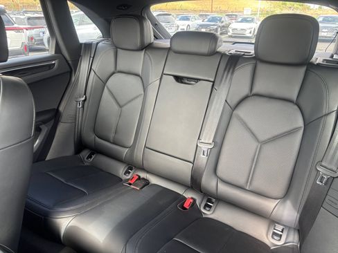 Used 2026 Porsche Macan AWD/4WD image 16