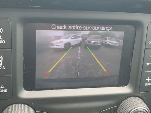 Used 2018 Jeep Compass Latitude FWD image 16