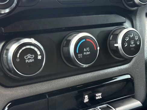 Used 2022 RAM 1500 Big Horn AWD/4WD image 32