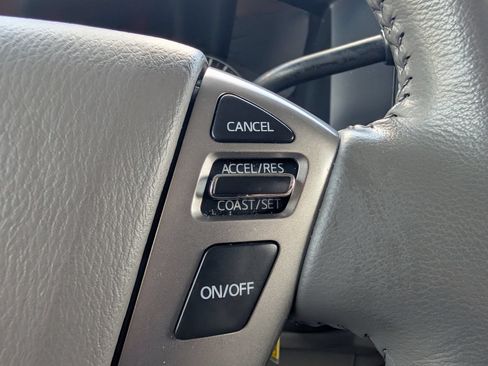 Used 2014 Nissan NV 3500 SL w/ Technology Package RWD image 13