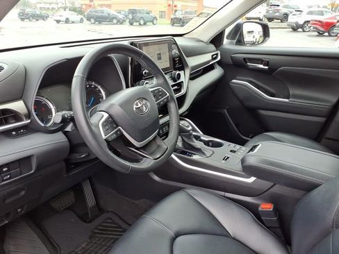 Used 2023 Toyota Highlander XLE image 13