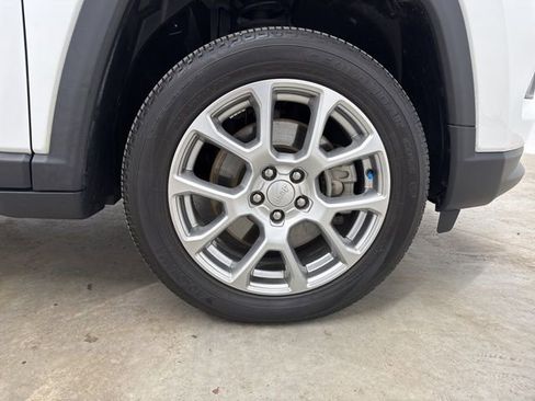 Used 2023 Jeep Compass Latitude AWD/4WD image 12