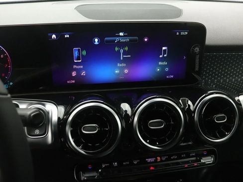 New 2026 Mercedes-Benz GLB 250 image 6