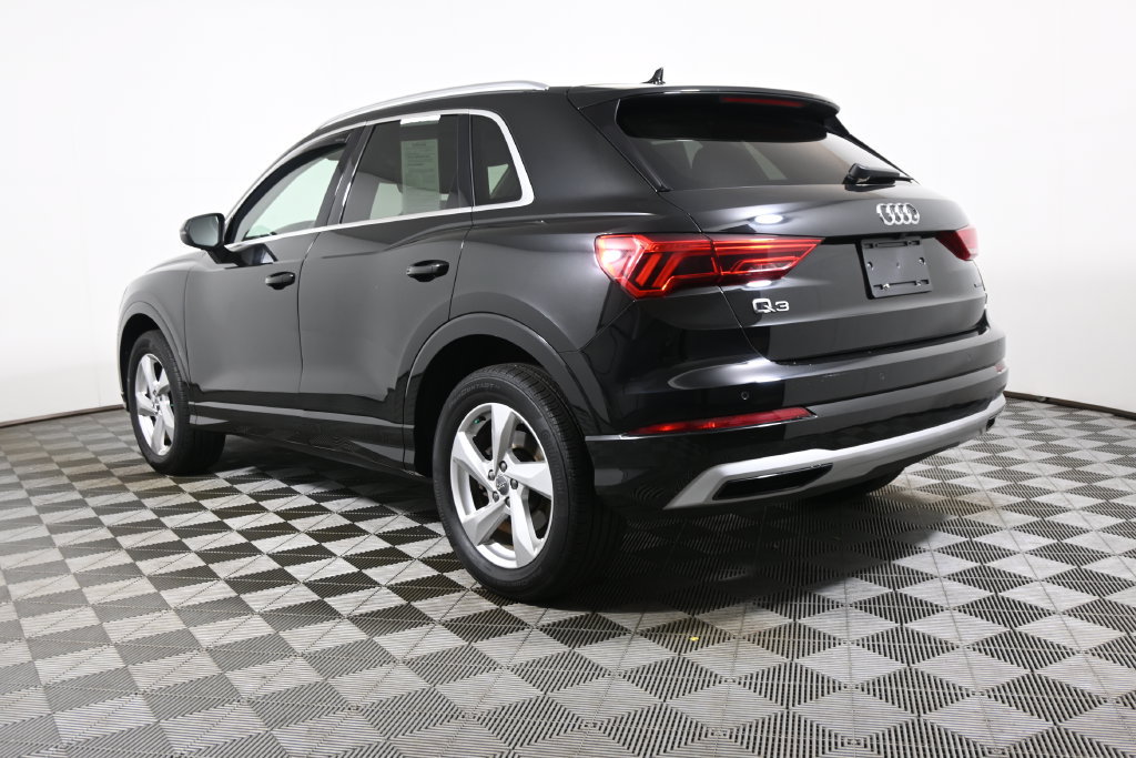 Used 2019 Audi Q3 2.0T Premium Plus w/ Premium Plus Package AWD/4WD image 5