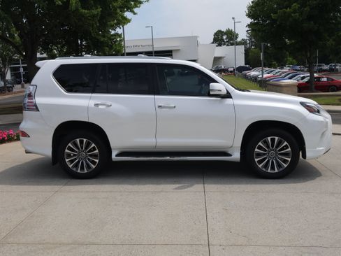 Used 2023 Lexus GX 460 Luxury w/ Accessory Package AWD/4WD image 10