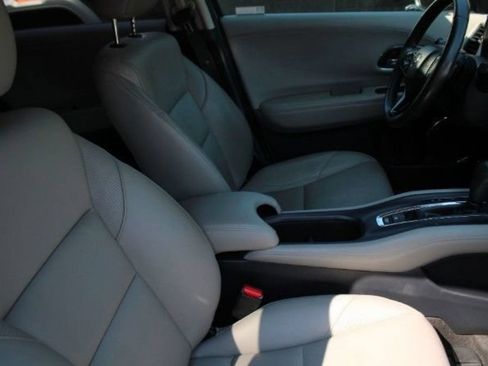 Used 2018 Honda HR-V EX-L image 4