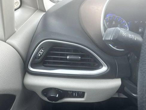 Used 2021 Chrysler Voyager Lxi FWD image 20