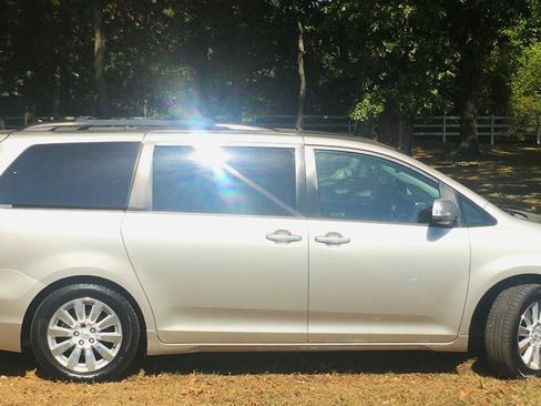 Used 2015 Toyota Sienna Limited FWD image 5