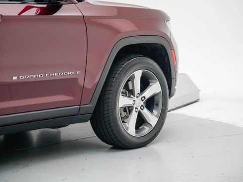Used 2022 Jeep Grand Cherokee L Limited w/ Luxury Tech Group II AWD/4WD image 7