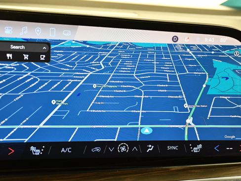 Used 2025 Chevrolet Suburban Z71 image 28