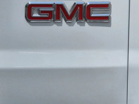 Used 2018 GMC Savana 2500 Extended w/ Enhanced Convenience Package image 39