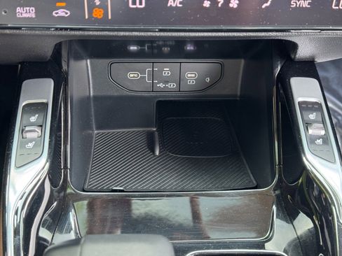 Used 2024 Kia Sorento SX image 31