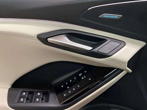 Used 2025 Audi Q6 e-tron Premium Plus w/ Premium Plus image 61