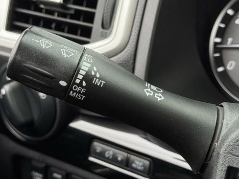 Used 2021 Nissan Titan SV w/ SV Convenience Package AWD/4WD image 23