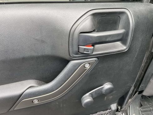 Used 2018 Jeep Wrangler Unlimited Sport AWD/4WD image 16