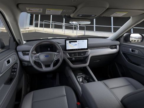 Used 2025 Ford Explorer Active w/ Active Comfort Package RWD image 10