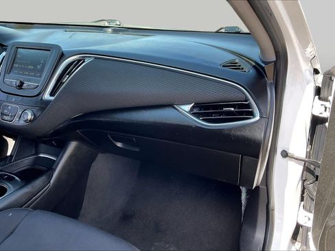 Used 2018 Chevrolet Malibu LT FWD image 19