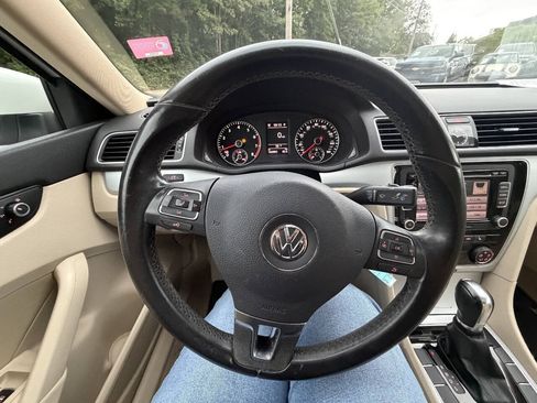 Used 2013 Volkswagen Passat 2.5 SE FWD image 19