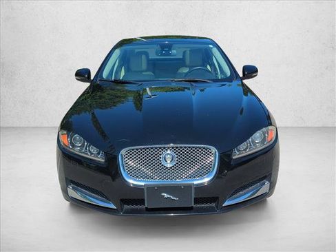 Used 2012 Jaguar XF RWD image 2