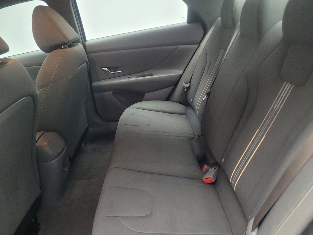 Used 2025 Hyundai Elantra Sport FWD image 18