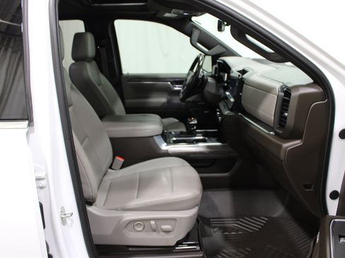 Used 2024 Chevrolet Silverado 1500 LTZ w/ LTZ Premium Package AWD/4WD image 25
