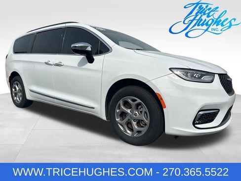 Used 2023 Chrysler Pacifica Limited w/ Uconnect Theater Family Group AWD/4WD image 1