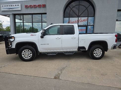 Used 2024 Chevrolet Silverado 2500 LT AWD/4WD image 6