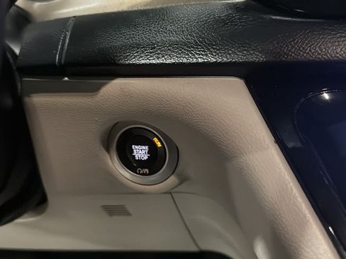 Used 2017 Chrysler Pacifica Touring FWD image 20