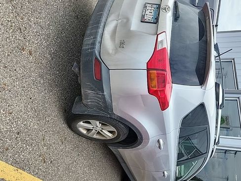 Used 2013 Toyota RAV4 XLE AWD/4WD image 6