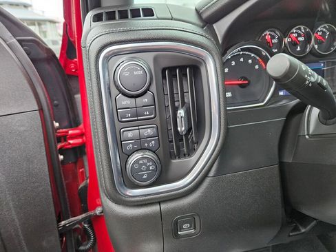 Used 2021 Chevrolet Silverado 2500 LTZ w/ LTZ Convenience Package image 19