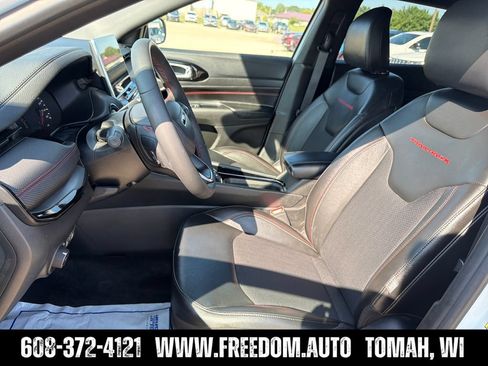 Used 2025 Jeep Compass Trailhawk AWD/4WD image 22