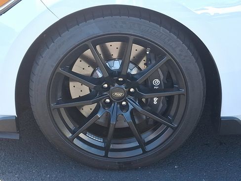 Used 2016 Ford Mustang Shelby GT350 w/ Technology Package image 29