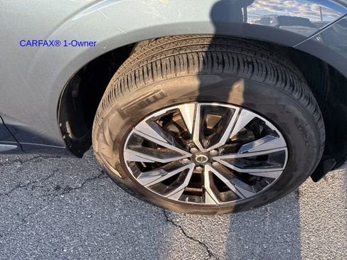 Certified 2023 Volvo XC60 B5 Plus image 2