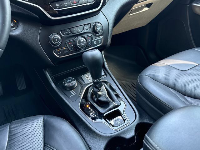 Used 2019 Jeep Cherokee Limited w/ Luxury Group AWD/4WD image 11