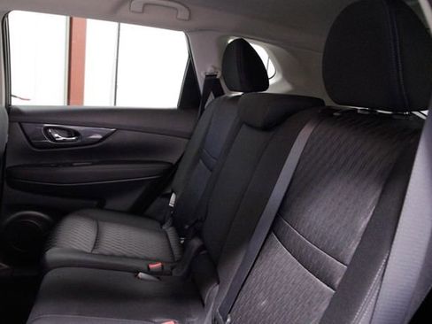 Used 2018 Nissan Rogue SV w/ Premium Package image 16