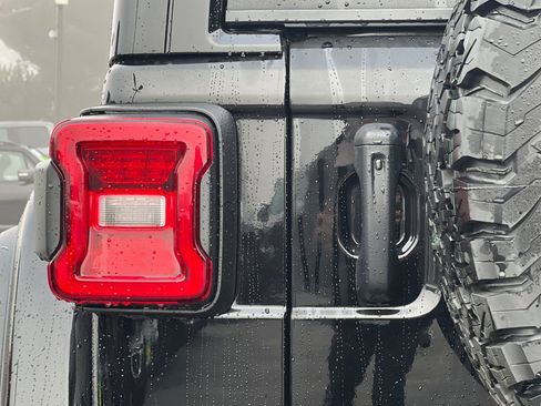 New 2026 Jeep Wrangler Unlimited Rubicon image 32