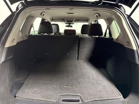 Used 2023 Nissan Rogue SV image 16