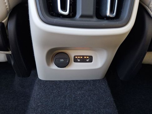 Certified 2026 Volvo XC40 B5 Plus AWD/4WD image 11