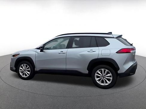 Used 2025 Toyota Corolla Cross LE image 9