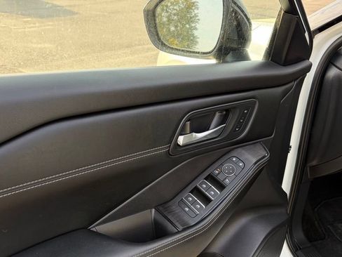 Certified 2025 Nissan Rogue SL w/ Tech Package AWD/4WD image 13
