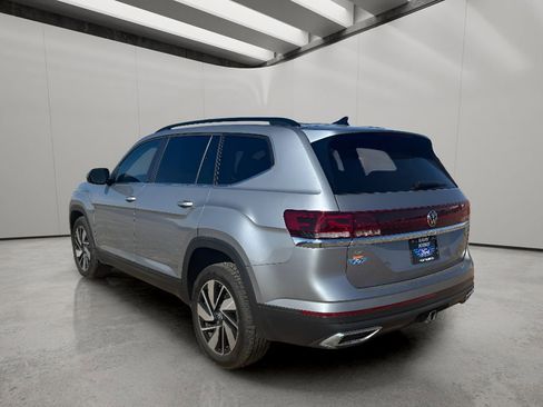 Used 2025 Volkswagen Atlas SE image 4