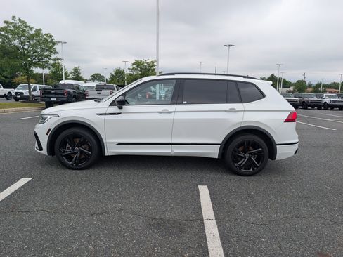 Used 2023 Volkswagen Tiguan SE R-Line FWD image 6