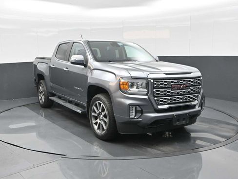 Used 2022 GMC Canyon Denali image 2