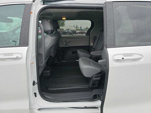 Used 2024 Toyota Sienna XLE w/ XLE Plus Package AWD/4WD image 16