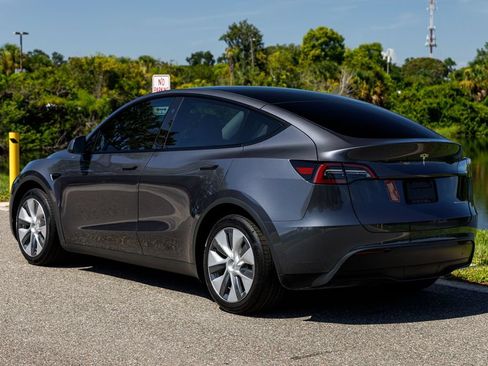 Used 2023 Tesla Model Y Long Range AWD/4WD image 5