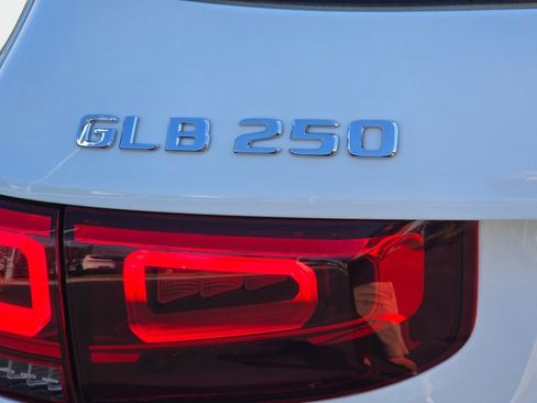 Used 2020 Mercedes-Benz GLB 250 4MATIC image 33