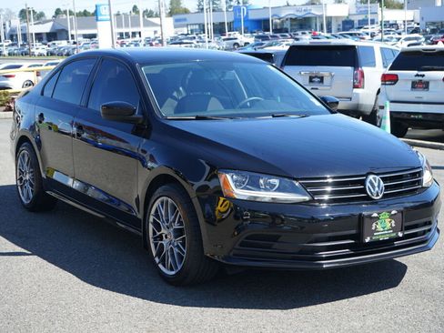 Used 2017 Volkswagen Jetta S w/ Jetta S Cold Weather Package image 7