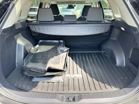 Used 2022 Toyota RAV4 XLE w/ Convenience Package AWD/4WD image 5